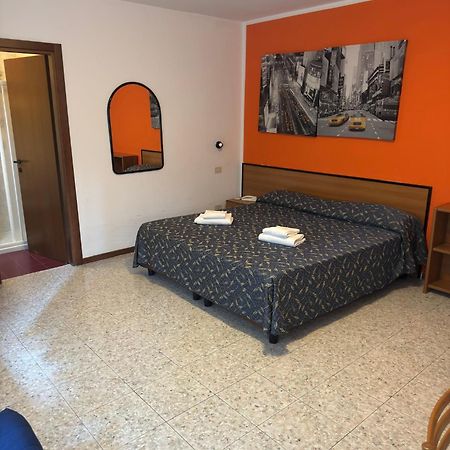 ברדולינו Hotel Benacus מראה חיצוני תמונה
