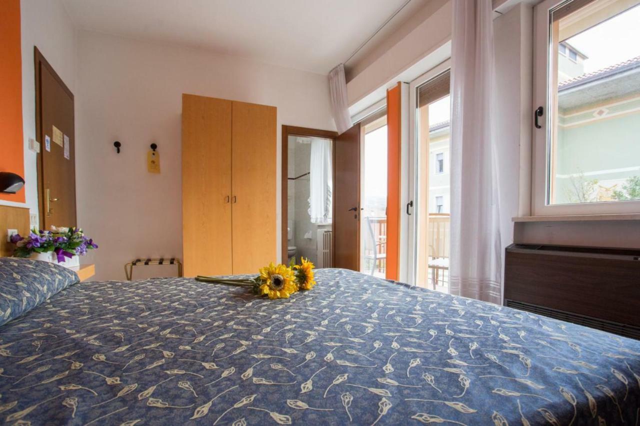 ברדולינו Hotel Benacus מראה חיצוני תמונה