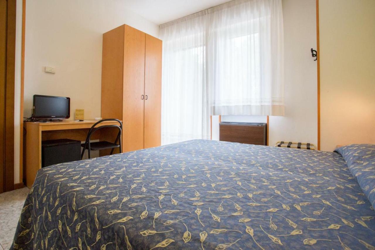 ברדולינו Hotel Benacus מראה חיצוני תמונה