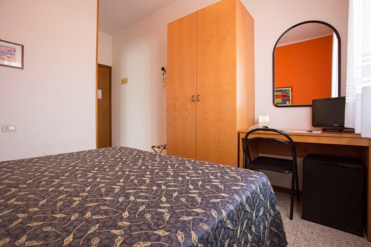 ברדולינו Hotel Benacus מראה חיצוני תמונה