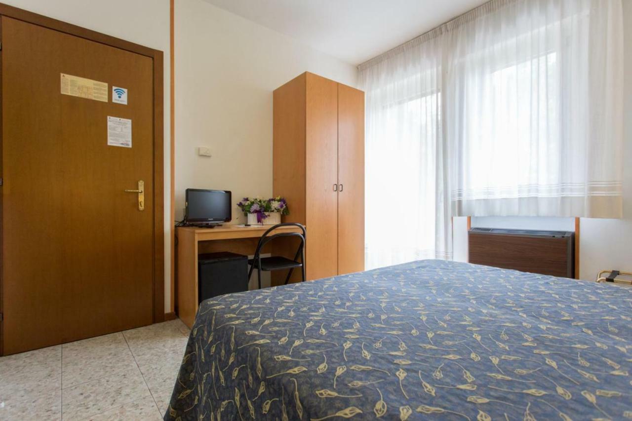 ברדולינו Hotel Benacus מראה חיצוני תמונה